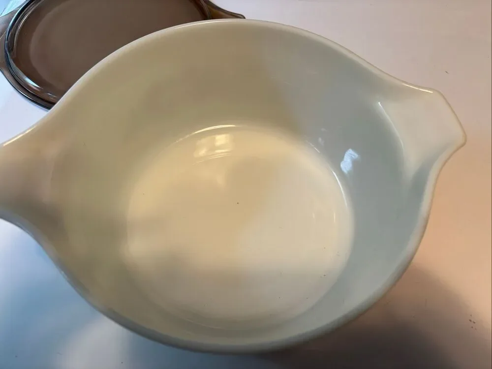 Vintage Pyrex Homstead Casserole Dish